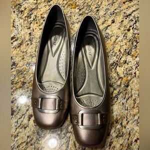 Trotters Metallic Sizzle Signature Ballet Flat, size 11N